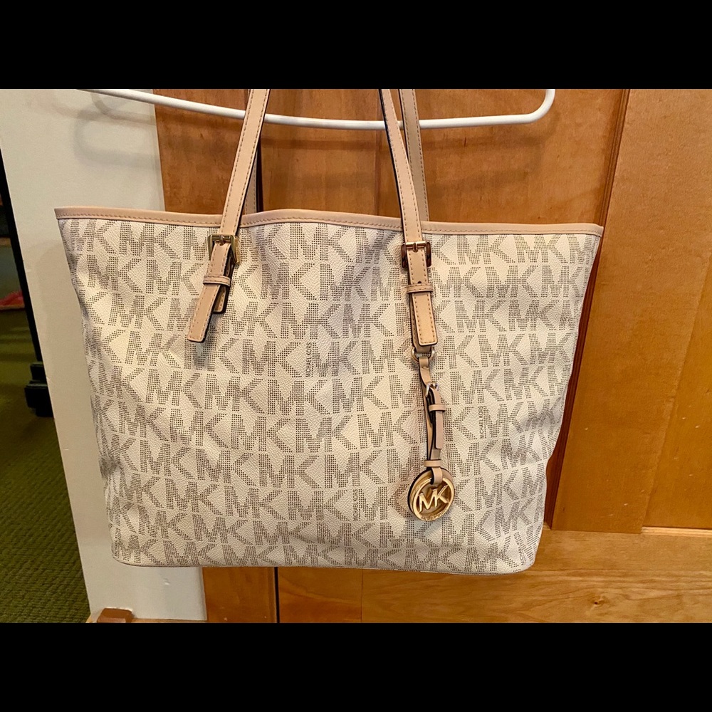 Michael Kors Jet set monogram bag